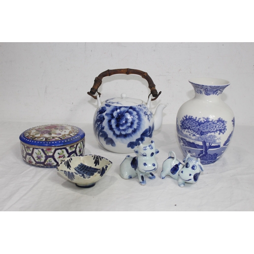 233 - QUANTITY OF BLUE AND WHITE CHINA