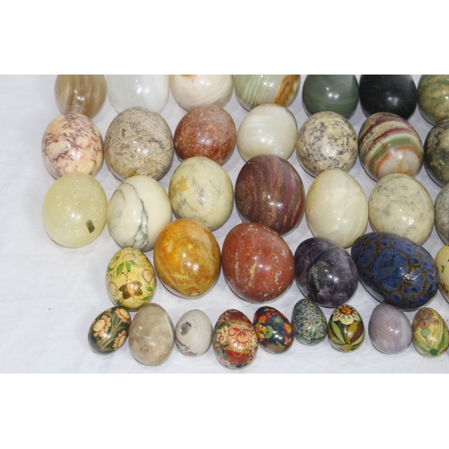 238 - QUANTITY OF MARBLE AND ONYX EGGS