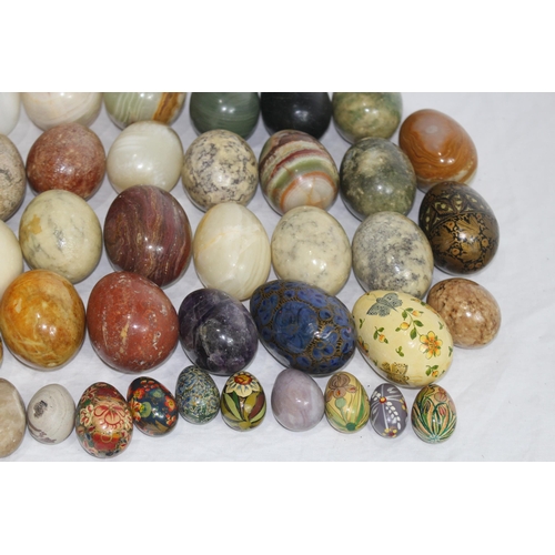 238 - QUANTITY OF MARBLE AND ONYX EGGS