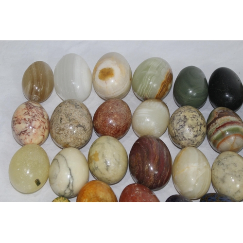 238 - QUANTITY OF MARBLE AND ONYX EGGS