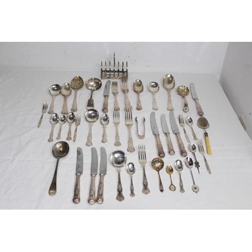 290 - QUANTITY OF CUTLERY ETC