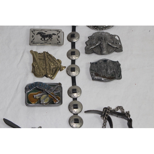 312 - GOOD BOX OF WESTERN STYLE BELT BUCKLES ETC