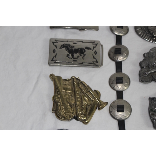 312 - GOOD BOX OF WESTERN STYLE BELT BUCKLES ETC