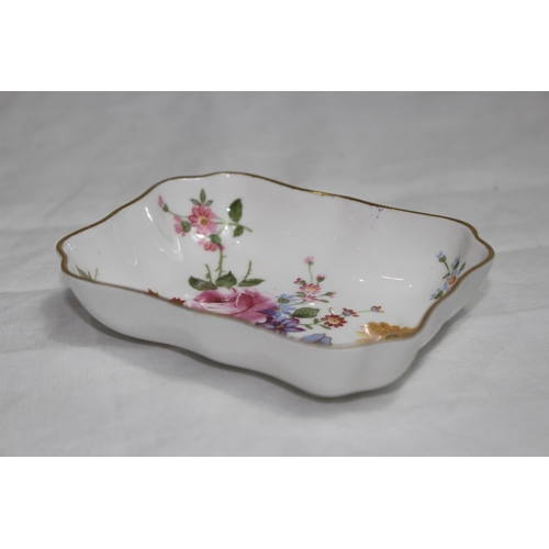 783 - ROYAL CROWN DERBY PIN DISH
10 X 7.5CM