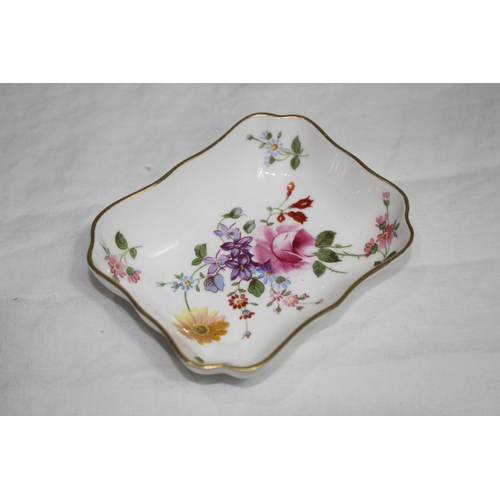 783 - ROYAL CROWN DERBY PIN DISH
10 X 7.5CM