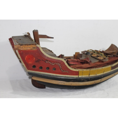 340 - VINTAGE CHINESE JUNK MODEL
74 x 31cm