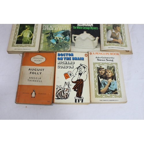 346 - QUANTITY OF EARLY PENGUIN PAPERBACKS ETC