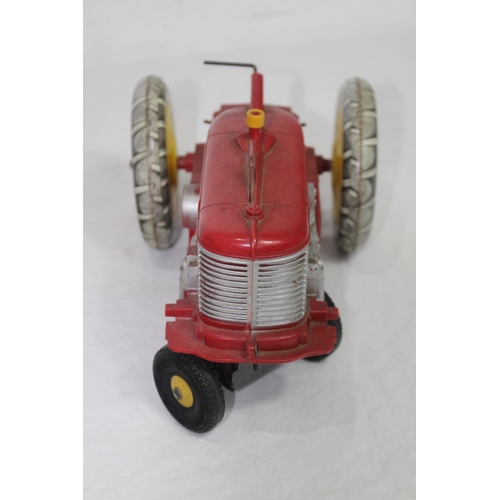 562 - VINTAGE TOY TRACTOR