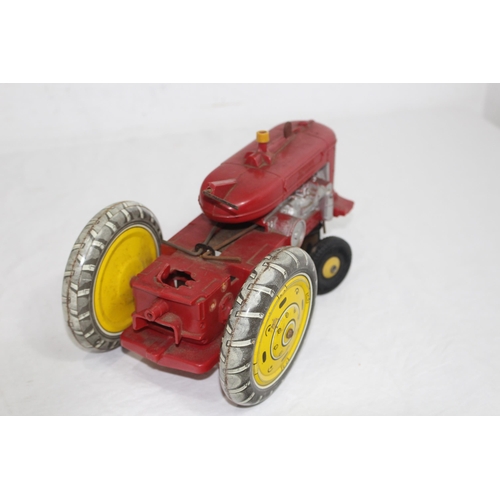 562 - VINTAGE TOY TRACTOR