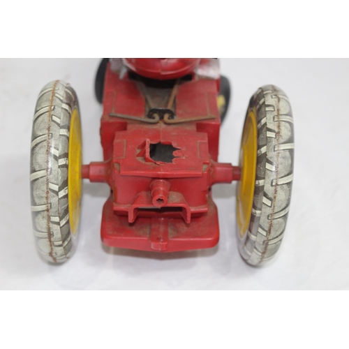 562 - VINTAGE TOY TRACTOR