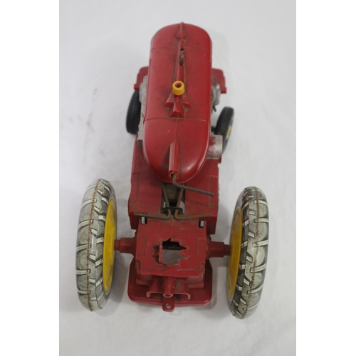 562 - VINTAGE TOY TRACTOR