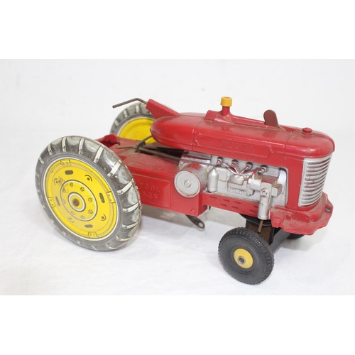 562 - VINTAGE TOY TRACTOR