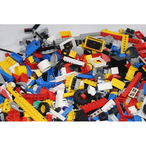 564 - BOX OF VINTAGE LEGO