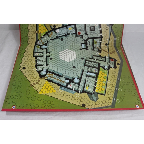 569 - VINTAGE ESCAPE FROM COLDITZ GAME