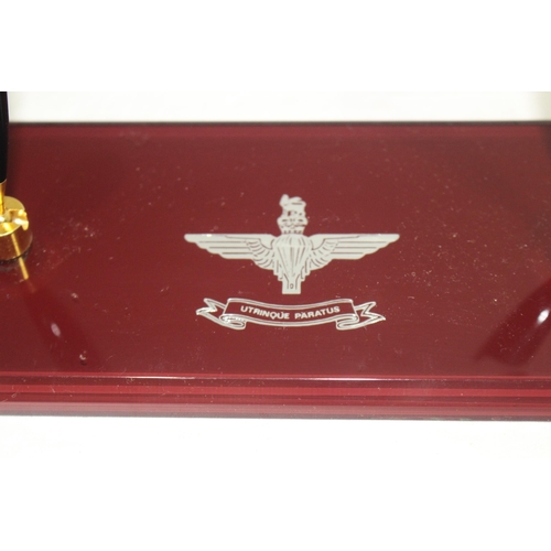 713 - PARACHUTE REGIMENT DESK PEN HOLDER