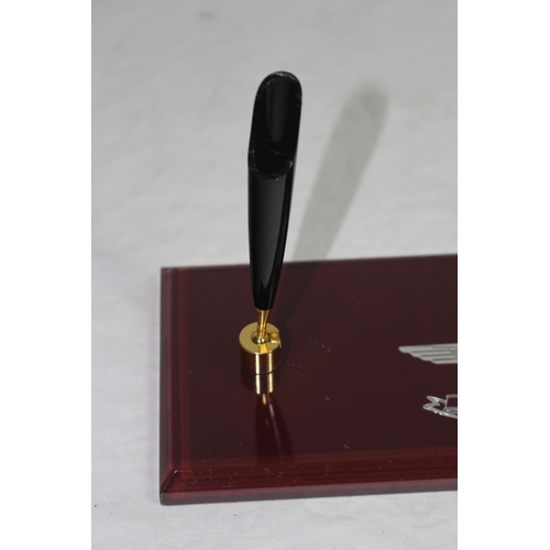 713 - PARACHUTE REGIMENT DESK PEN HOLDER