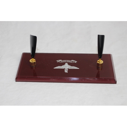 713 - PARACHUTE REGIMENT DESK PEN HOLDER