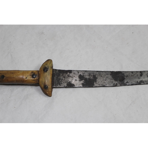 721 - ANTIQUE MIDDLE EASTERN KNIFE