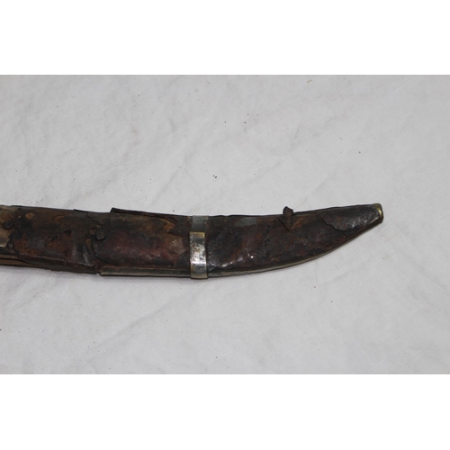 721 - ANTIQUE MIDDLE EASTERN KNIFE