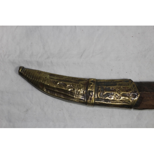 721 - ANTIQUE MIDDLE EASTERN KNIFE