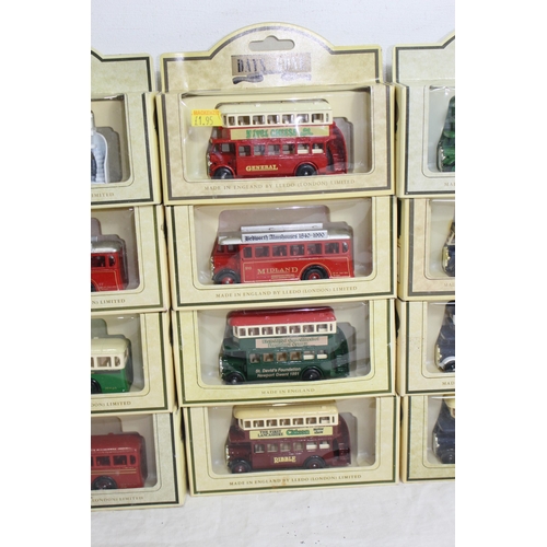 575 - LARGE QUANTITY OF VINTAGE BOXED MODEL VEHICLES ETC