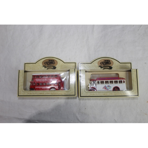 580 - LARGE QUANTITY OF VINTAGE BOXED MODEL VEHICLES ETC