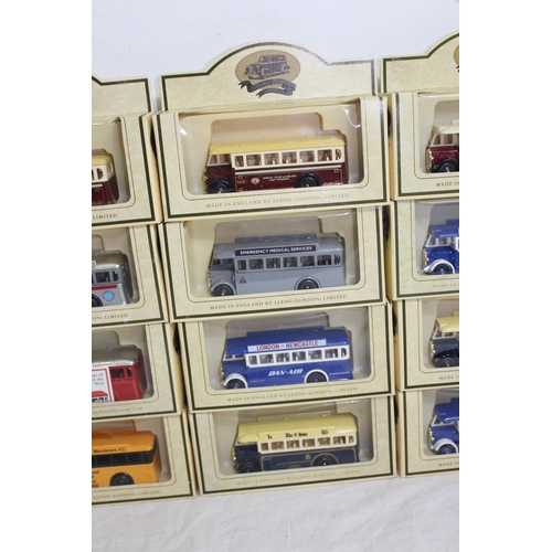 582 - LARGE QUANTITY OF VINTAGE BOXED MODEL VEHICLES ETC