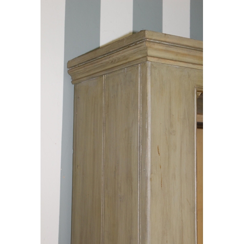 40 - VINTAGE PINE HALLROBE (MQ)
111 X 39 X 188CM