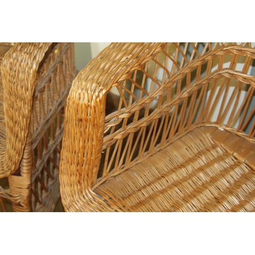 41 - 3 X VINTAGE WICKER ARMCHAIRS (MQ)
67 X 60 X 77CM