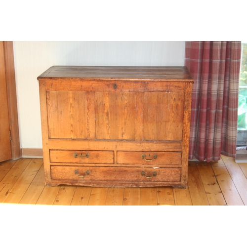 42 - ANTIQUE PITCH PINE COFFER (MQ)
117 X 56 X 91CM