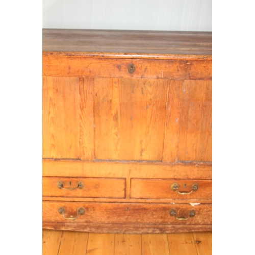 42 - ANTIQUE PITCH PINE COFFER (MQ)
117 X 56 X 91CM