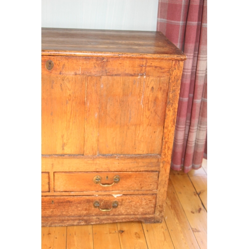 42 - ANTIQUE PITCH PINE COFFER (MQ)
117 X 56 X 91CM