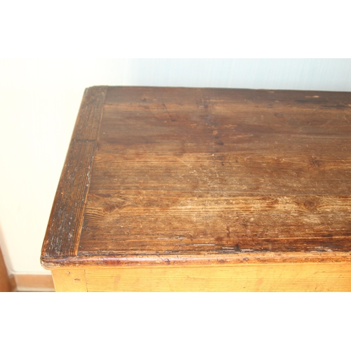 42 - ANTIQUE PITCH PINE COFFER (MQ)
117 X 56 X 91CM