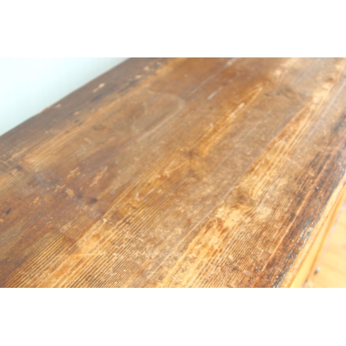 42 - ANTIQUE PITCH PINE COFFER (MQ)
117 X 56 X 91CM