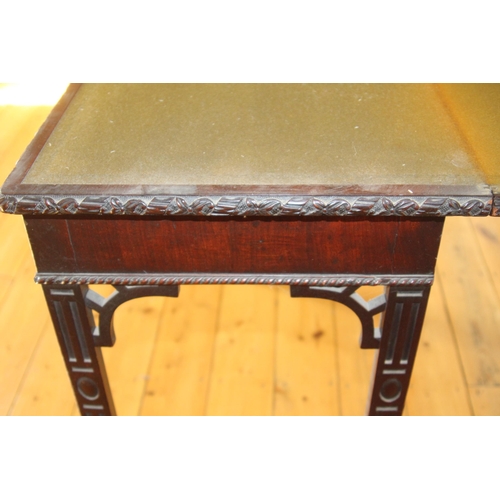 43 - ANTIQUE FOLDING CARD TABLE (MQ)
81 X 84 X 71CM