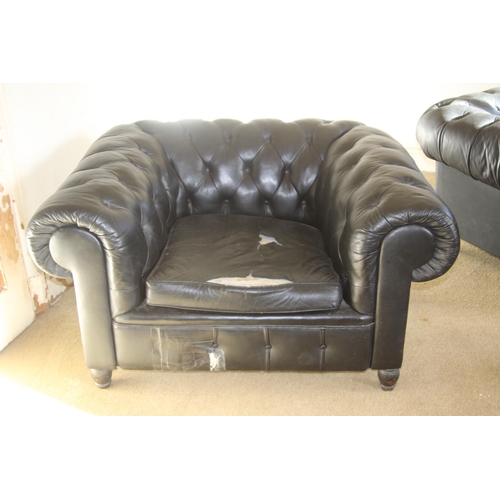 46 - PAIR OF CHESTERFIELD CLUB CHAIRS (MQ)
121 X 104 X 75CM