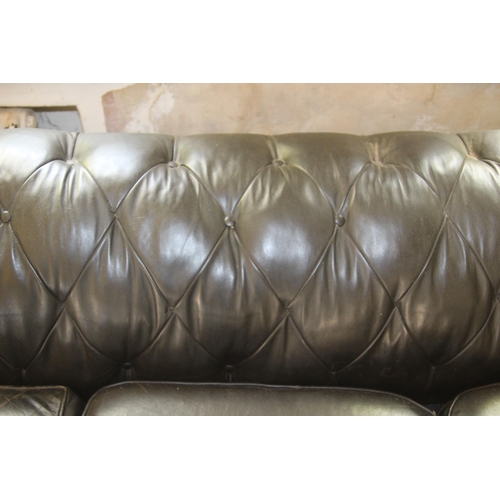 47 - CHESTERFIELD THREE SEATER SOFA (MQ)
240 X 104 X 75CM