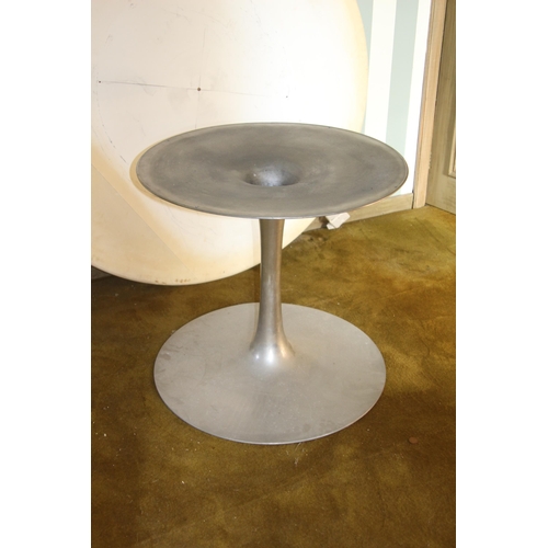 48 - RETRO ARKANA DINING TABLE (MQ)
151 X 74CM