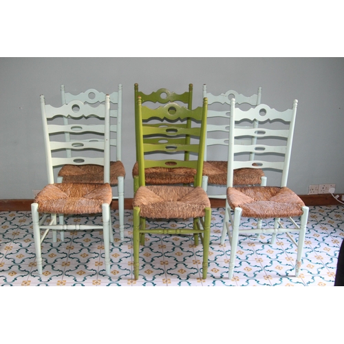 49 - SET OF 6 VINTAGE PAINTED LADDER BACK WICKER SEAT CHAIRS (MQ)
43 X 42 X 100CM