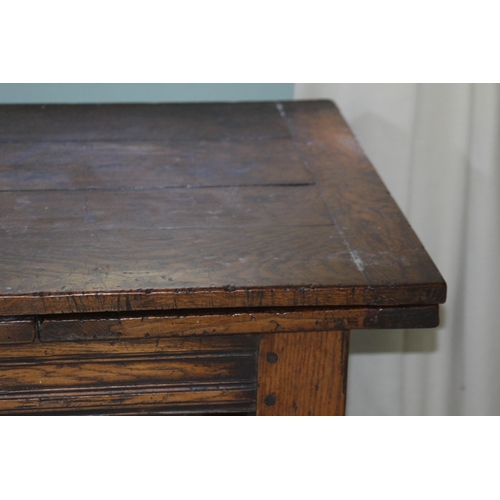 50 - ANTIQUE DRAWLEAF OAK TABLE (MQ)
221 X 77 X 77CM