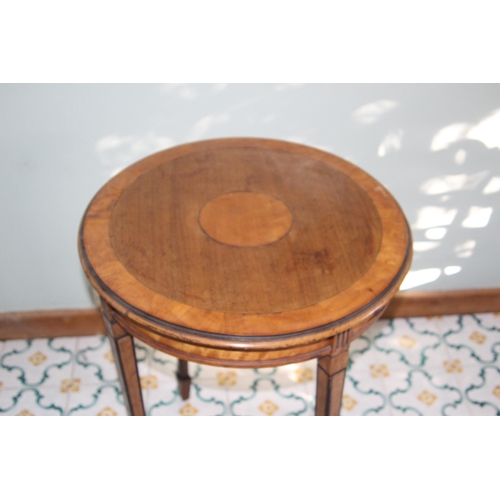 53 - ANTIQUE SIDE TABLE (MQ)
54 X 72CM