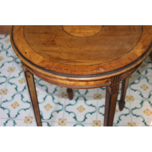 53 - ANTIQUE SIDE TABLE (MQ)
54 X 72CM