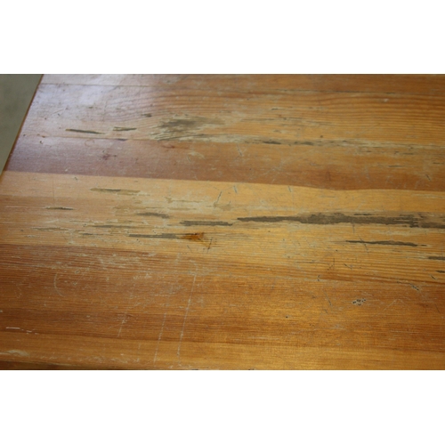 57 - PINE DINING TABLE (MQ)
137 X 84 X 74CM