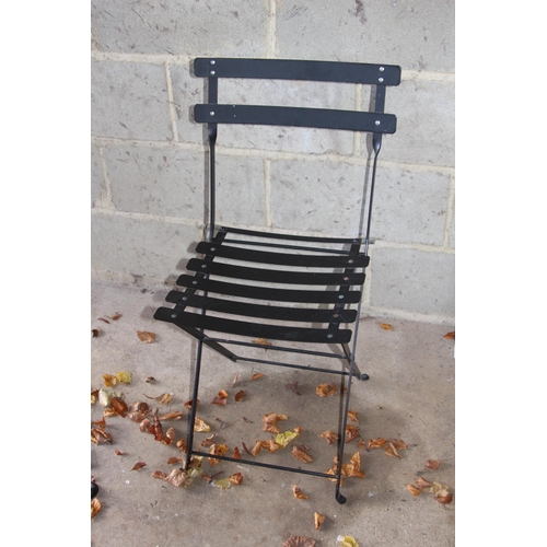 62 - BISTRO TABLE AND TWO FOLDING CHAIRS (MQ)
65 X 74CM