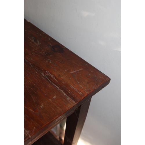 64 - ANTIQUE SIDE TABLE WITH DRAWER (MQ)
60 X 41 X 62CM