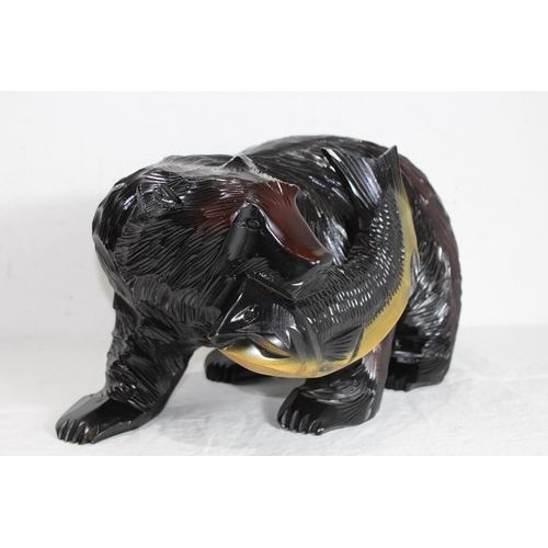 808 - LARGE JAPANESE CARVING OF A BEAR CATCHING FISH
42 X 25CM