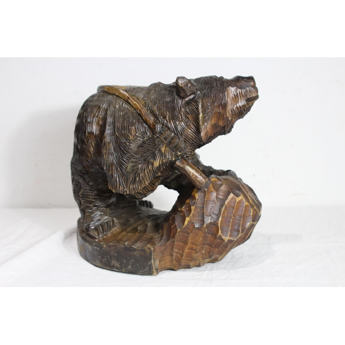 809 - LARGE JAPANESE CARVING OF A BEAR CATCHING FISH
32 X 30CM