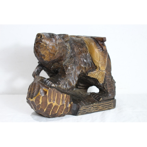 809 - LARGE JAPANESE CARVING OF A BEAR CATCHING FISH
32 X 30CM