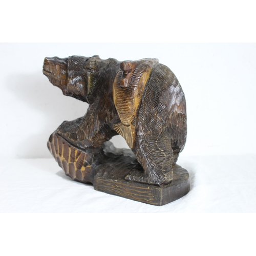 809 - LARGE JAPANESE CARVING OF A BEAR CATCHING FISH
32 X 30CM