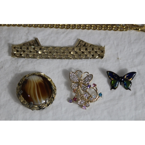 815 - SMALL BOX OF COSTUME JEWELLERY